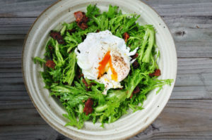 frisée aux lardons